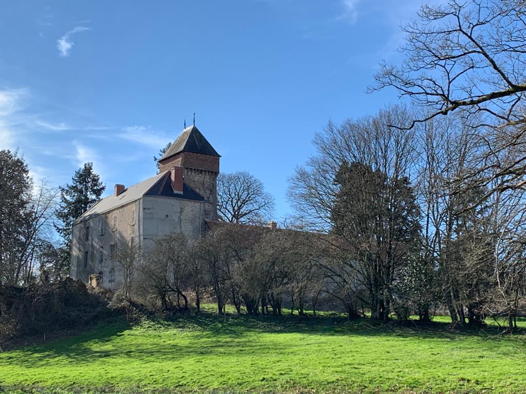 le donjon vu de la cour