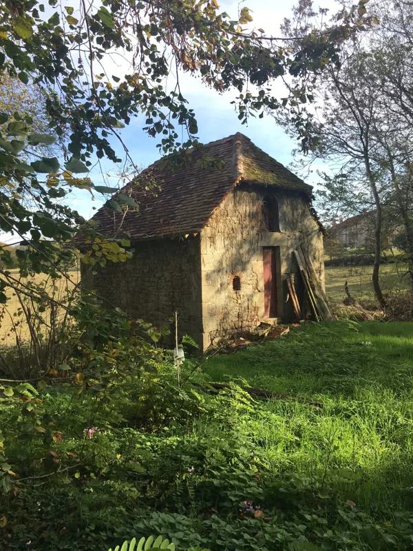 en cliquant... des vues du château et ses environs